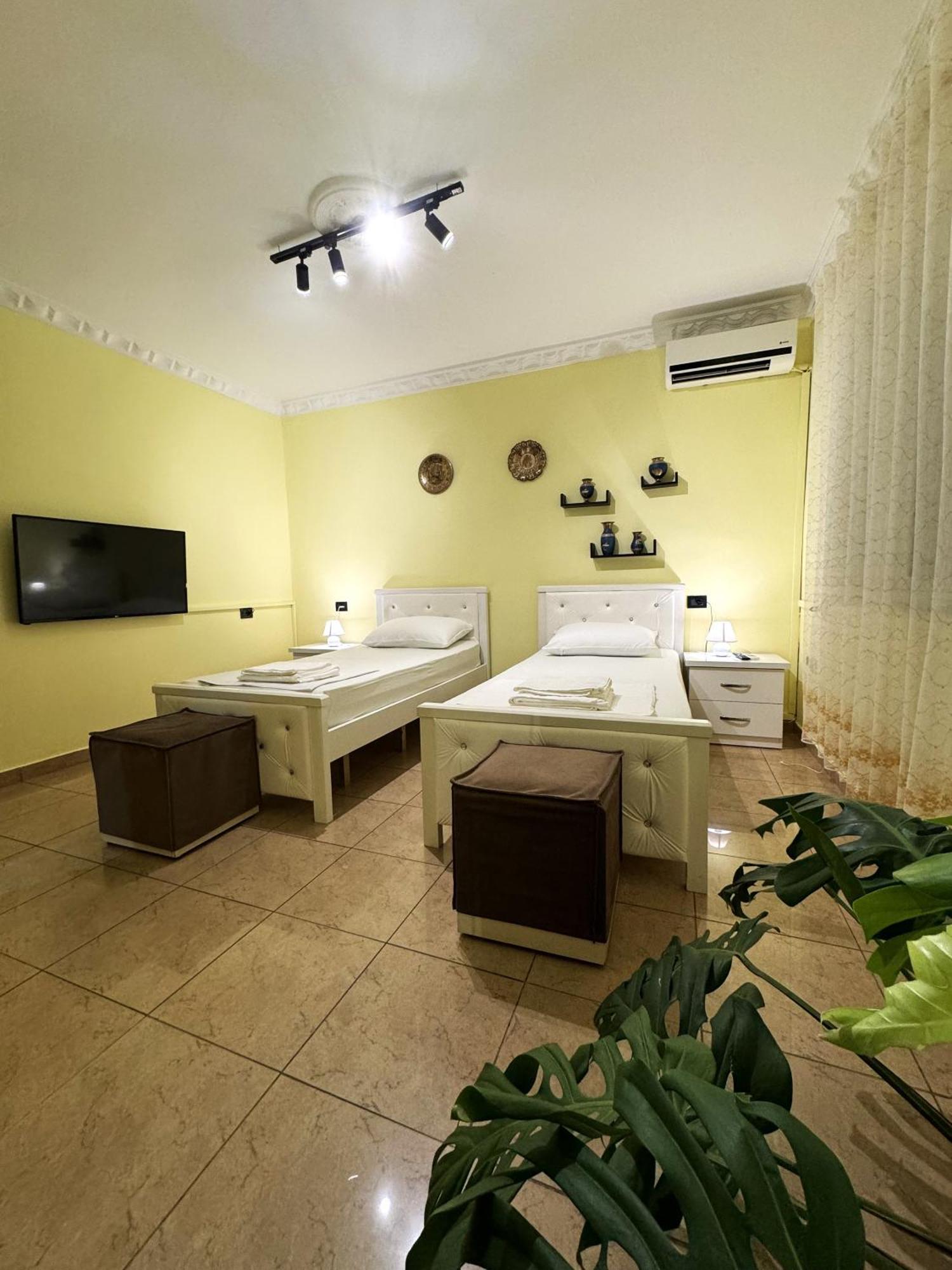 Appartamento Fun House Serenity Tirana Esterno foto