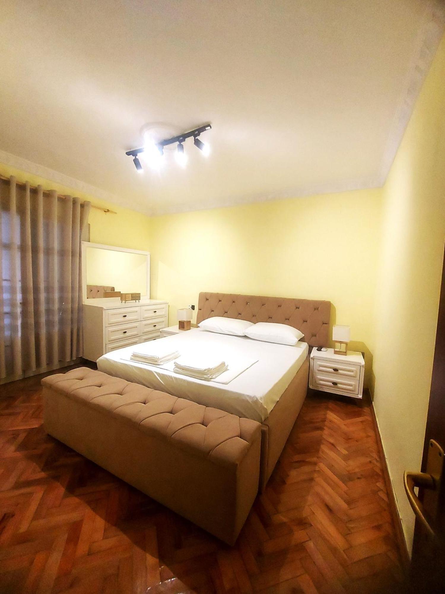 Appartamento Fun House Serenity Tirana Esterno foto