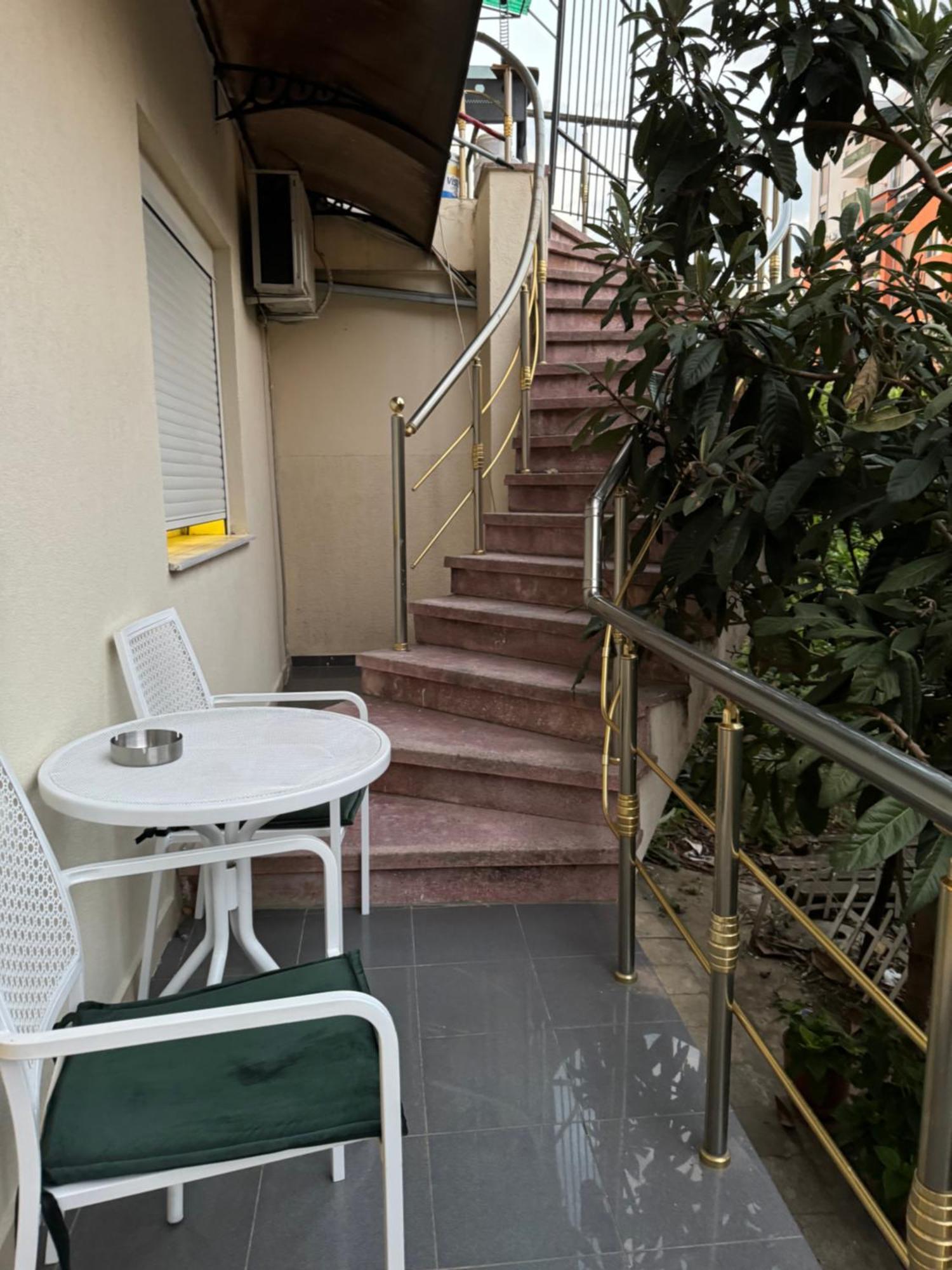 Appartamento Fun House Serenity Tirana Esterno foto