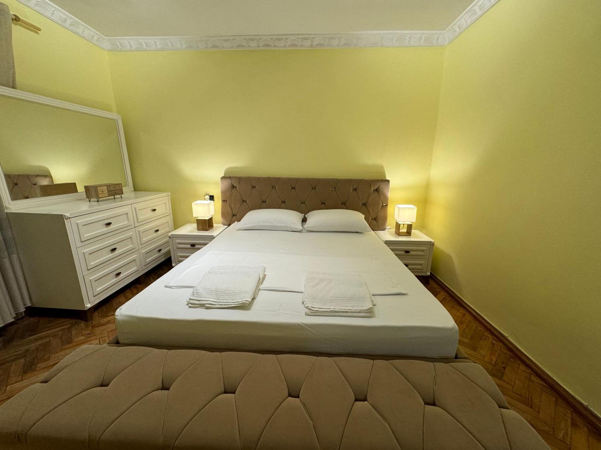Appartamento Fun House Serenity Tirana Esterno foto