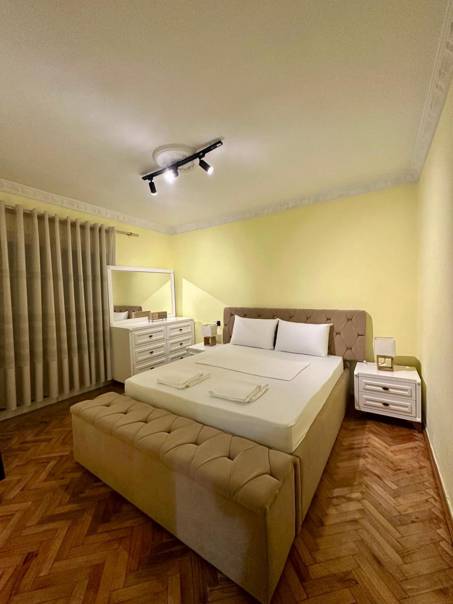 Appartamento Fun House Serenity Tirana Esterno foto